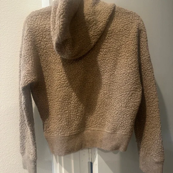 Tan boucle knit North Face sweatshirt! - Picture 2 of 4
